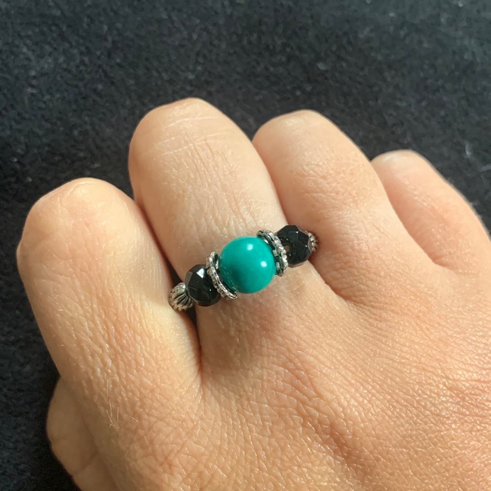 Stretchy silver tone turquoise ring